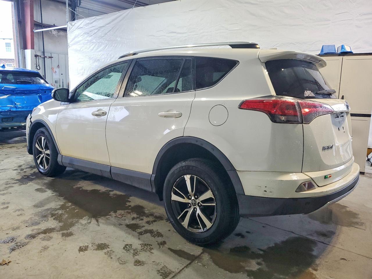 2017 TOYOTA RAV4 XLE — снимка 2