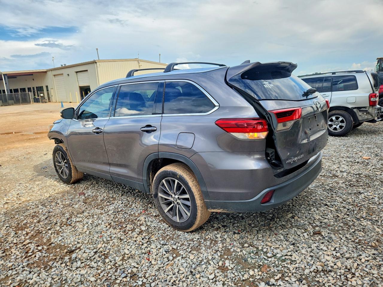 2019 TOYOTA HIGHLANDER XLE — снимка 2