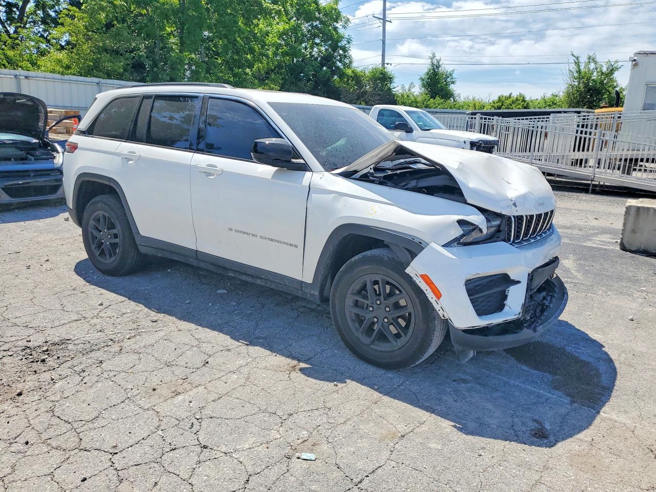 2024 JEEP GRAND CHEROKEE LAREDO — снимка 4