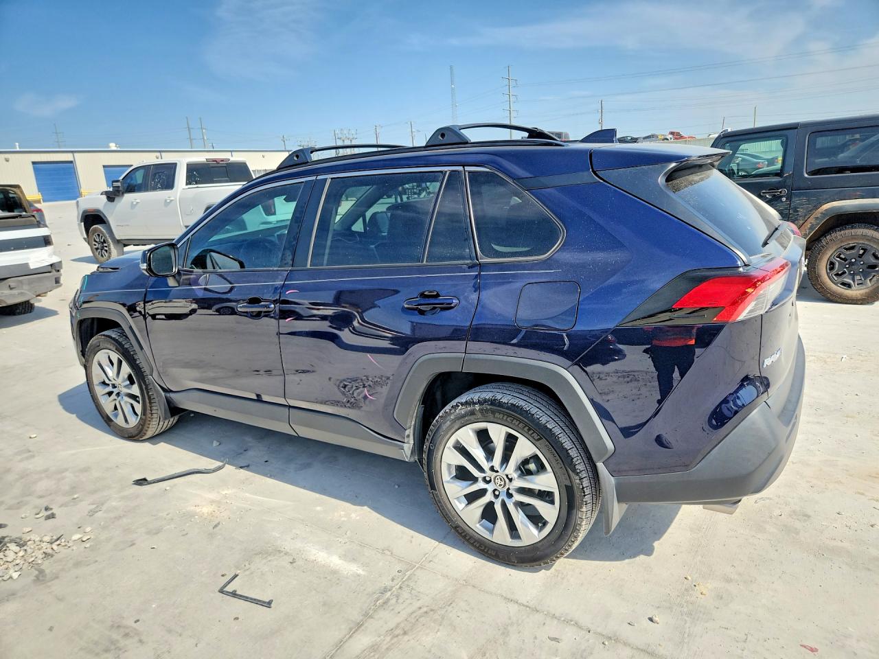 2024 TOYOTA RAV4 XLE PREMIUM — снимка 2
