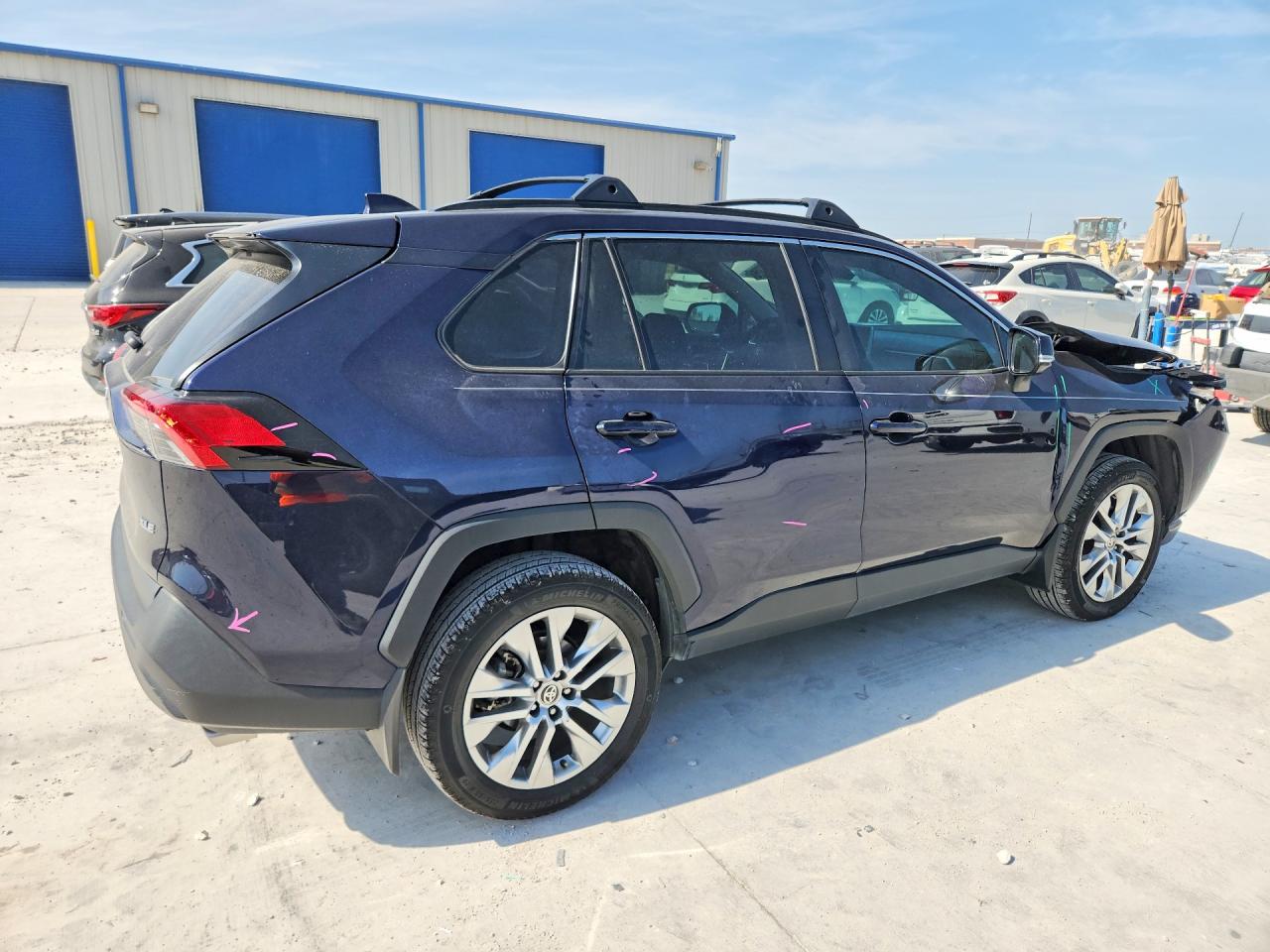 2024 TOYOTA RAV4 XLE PREMIUM — снимка 3