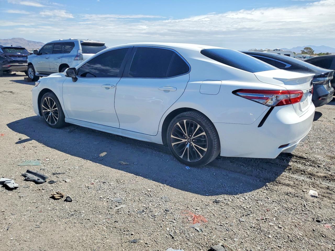 2018 TOYOTA CAMRY SE — снимка 2