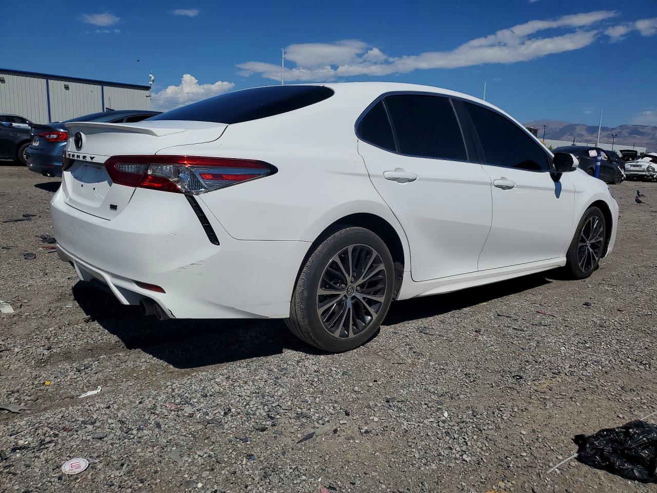 2018 TOYOTA CAMRY SE — снимка 3