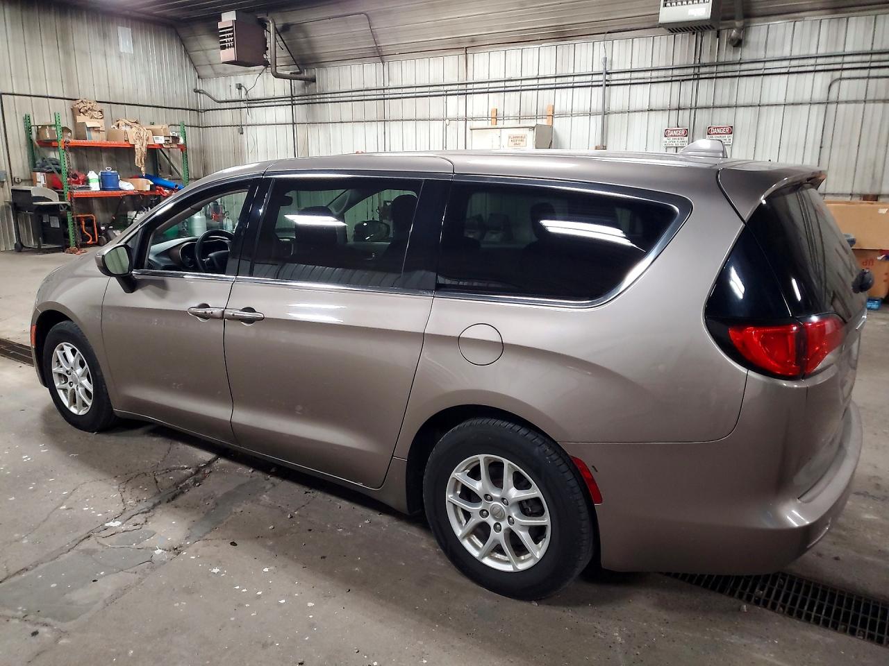 2017 CHRYSLER PACIFICA TOURING — снимка 2