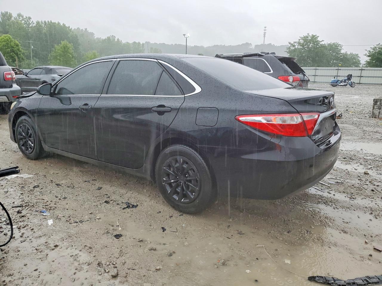 2015 TOYOTA CAMRY LE — снимка 2
