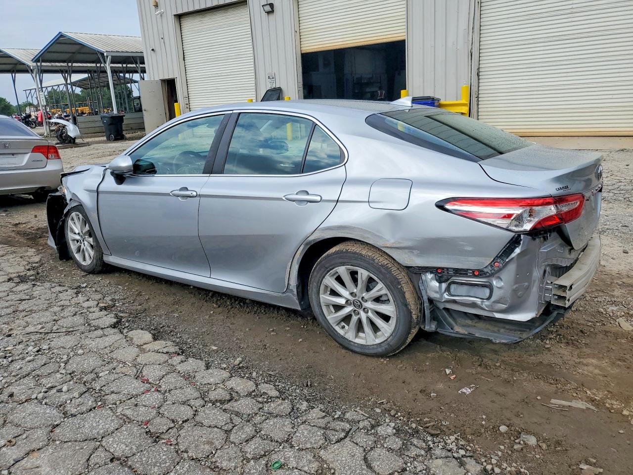 2020 TOYOTA CAMRY LE — снимка 2