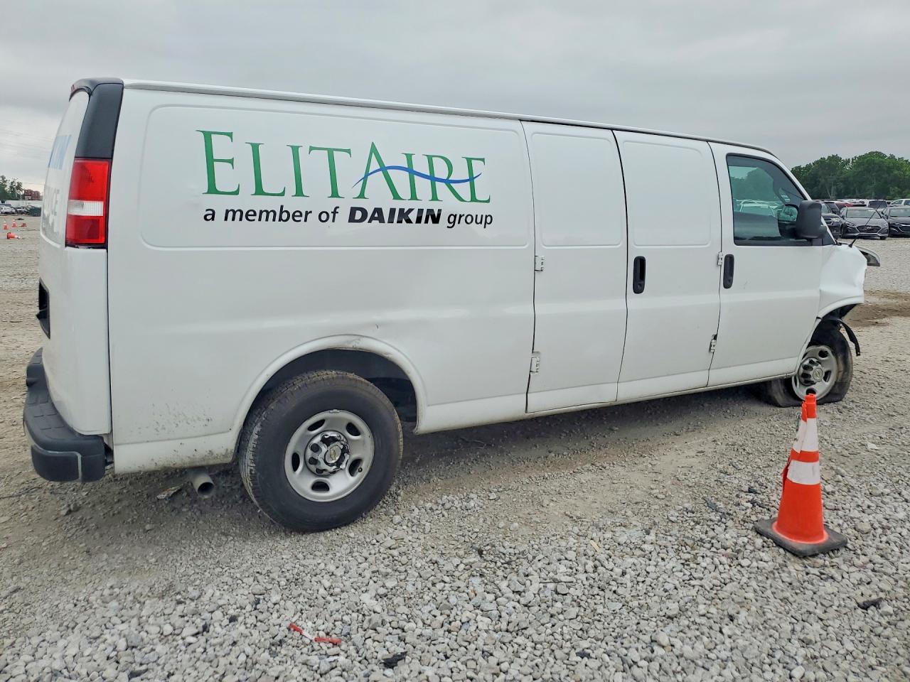 2023 CHEVROLET EXPRESS G3500 — снимка 3