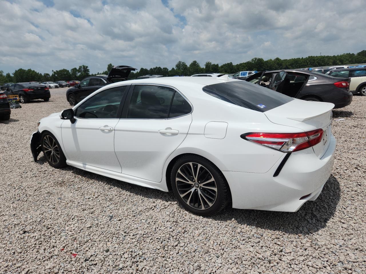 2020 TOYOTA CAMRY SE — снимка 2