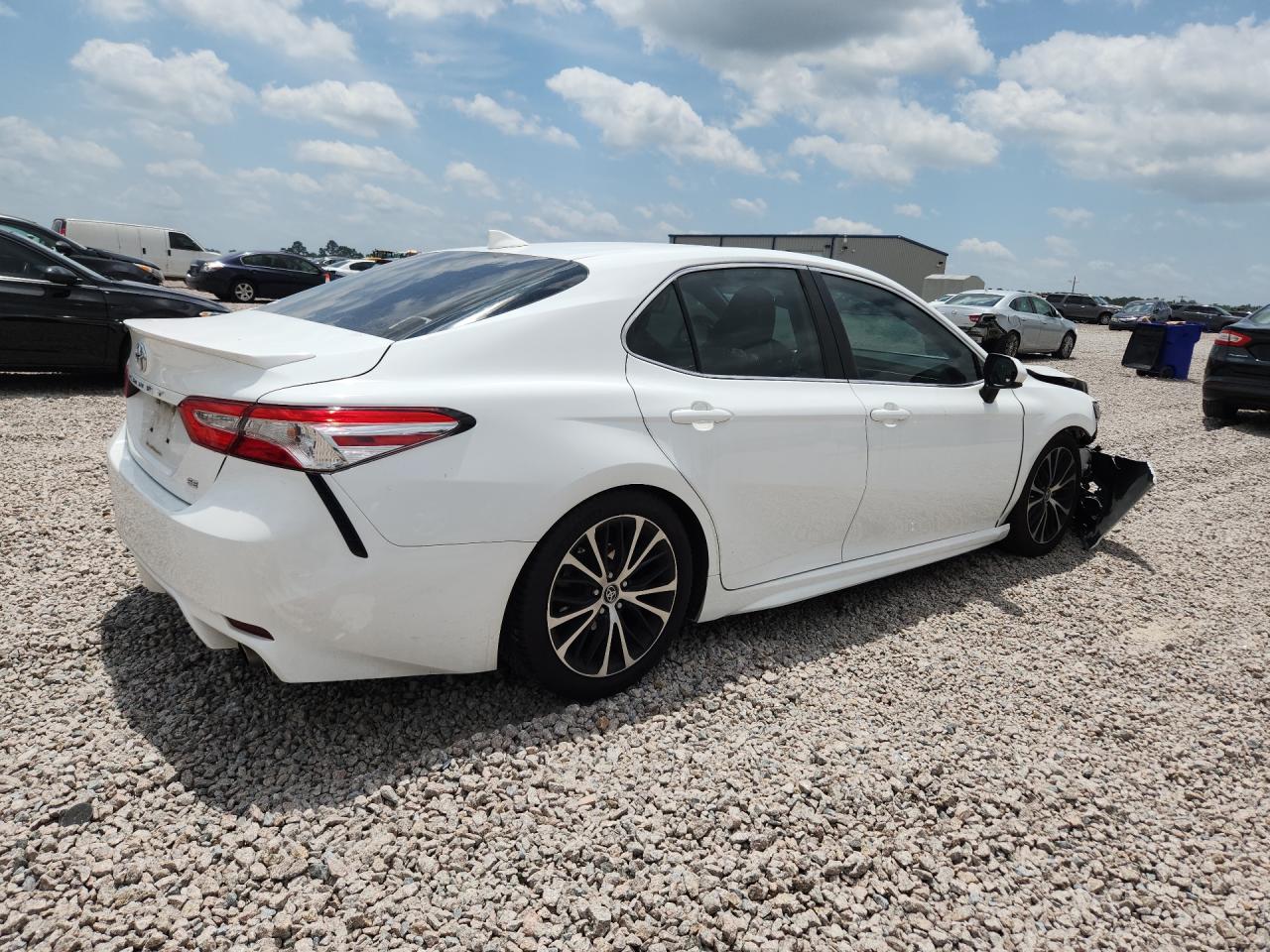 2020 TOYOTA CAMRY SE — снимка 3