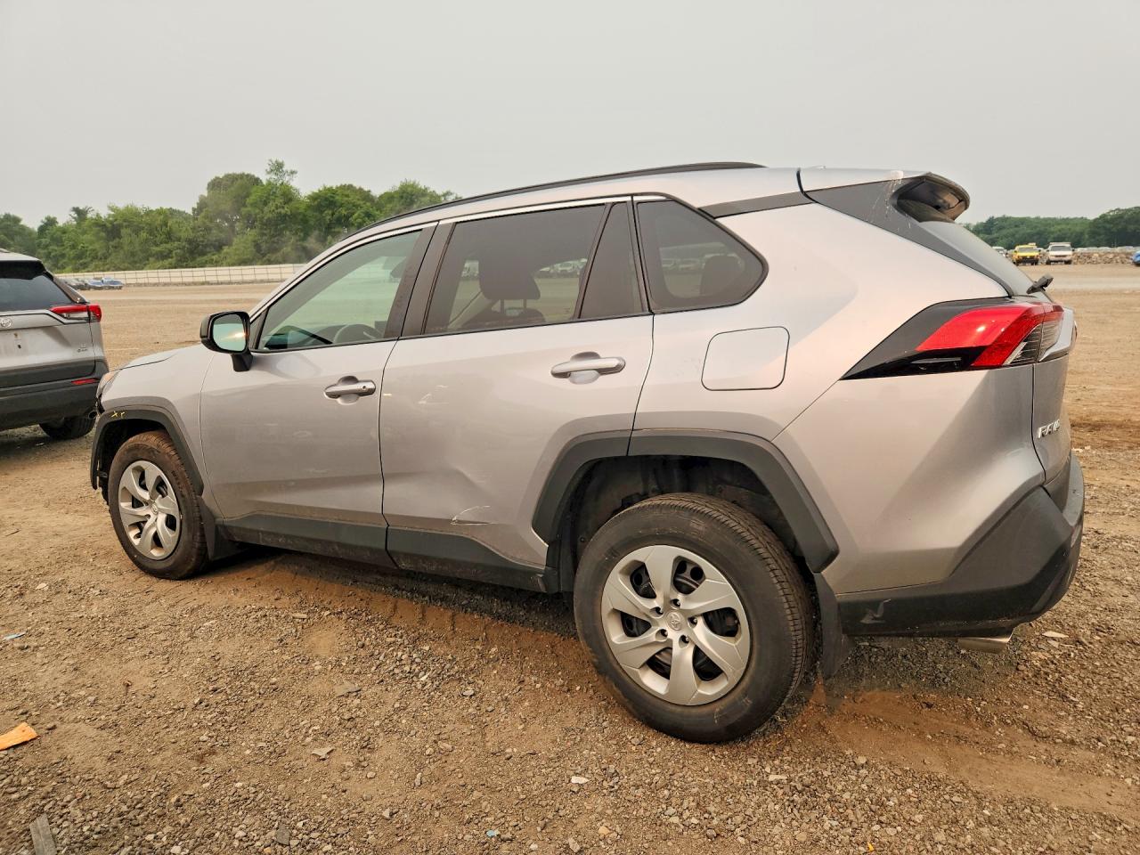 2021 TOYOTA RAV4 LE — снимка 2