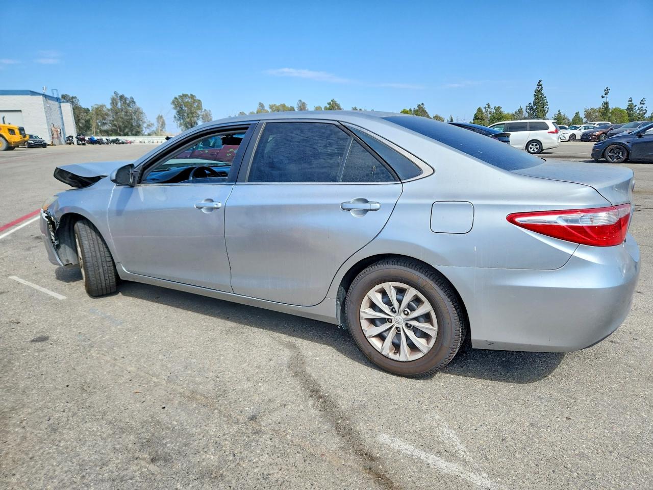 2015 TOYOTA CAMRY LE — снимка 2