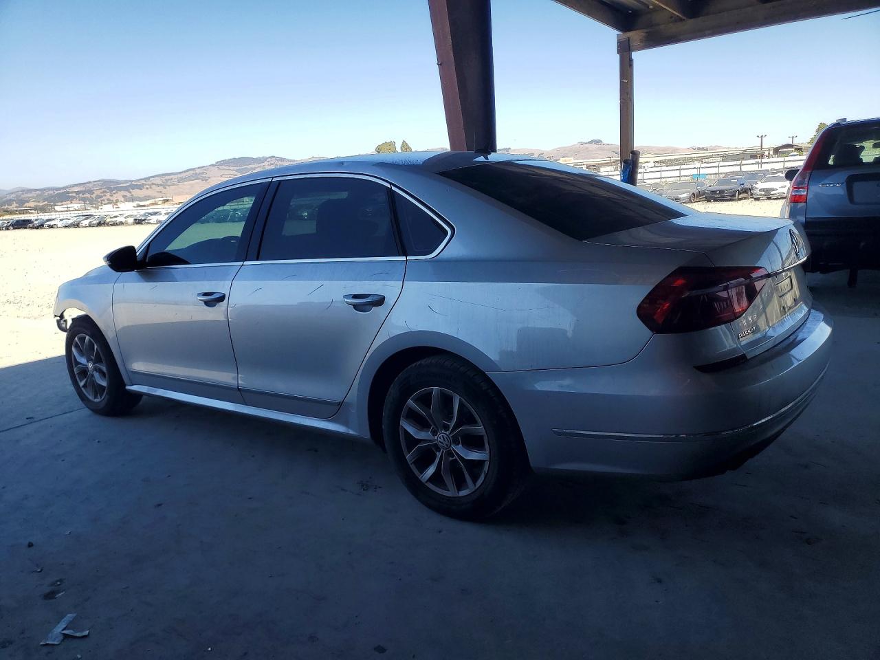 2017 VOLKSWAGEN PASSAT S — снимка 2