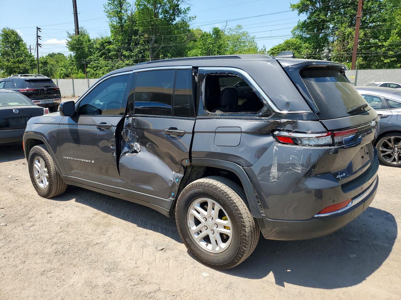 2024 JEEP GRAND CHEROKEE LAREDO/ALTITUDE — снимка 2