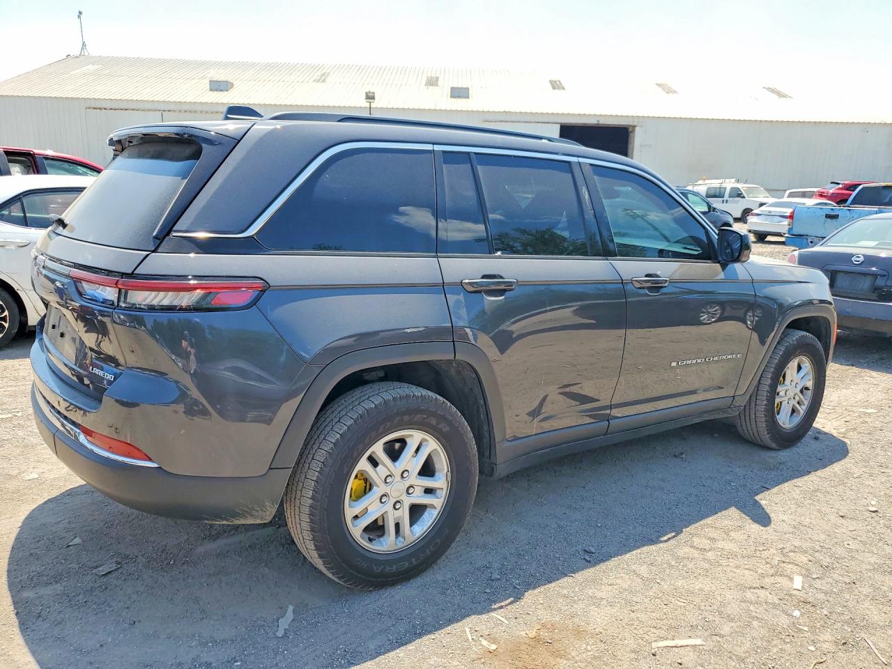 2024 JEEP GRAND CHEROKEE LAREDO/ALTITUDE — снимка 3