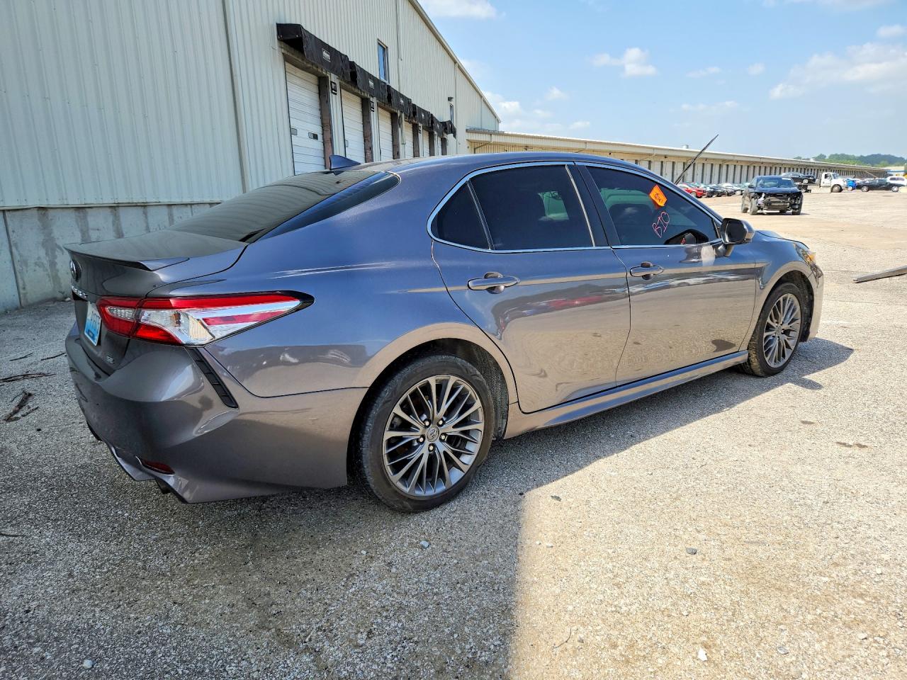 2020 TOYOTA CAMRY SE — снимка 3