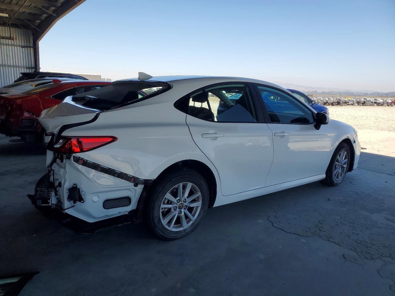 2025 TOYOTA CAMRY LE — снимка 3