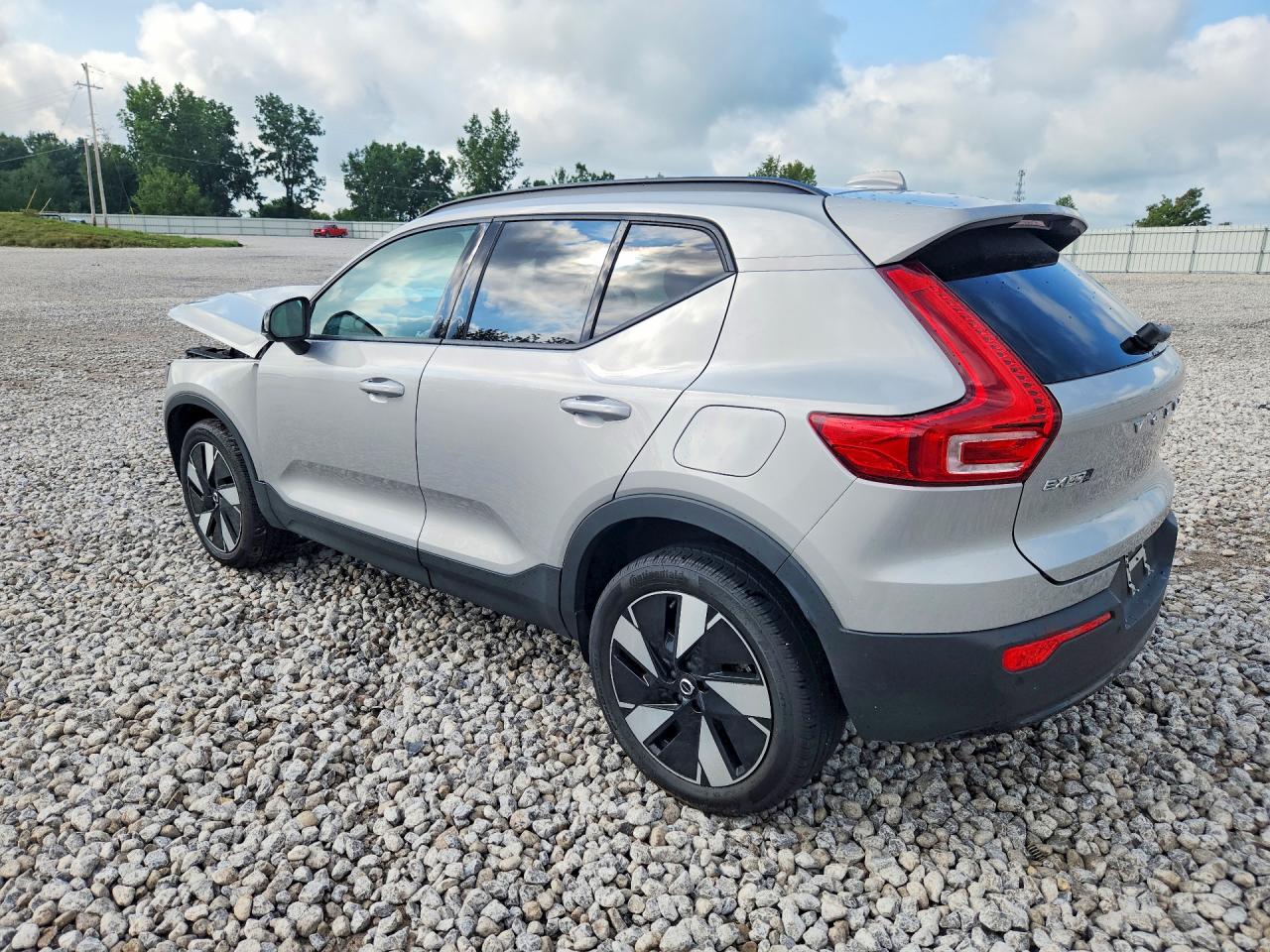 2025 VOLVO EX40 CORE — снимка 2