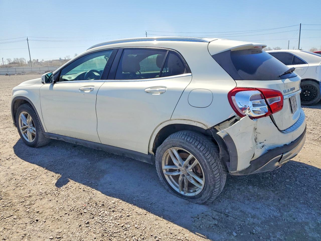 2017 MERCEDES-BENZ GLA 250 4MATIC — снимка 2