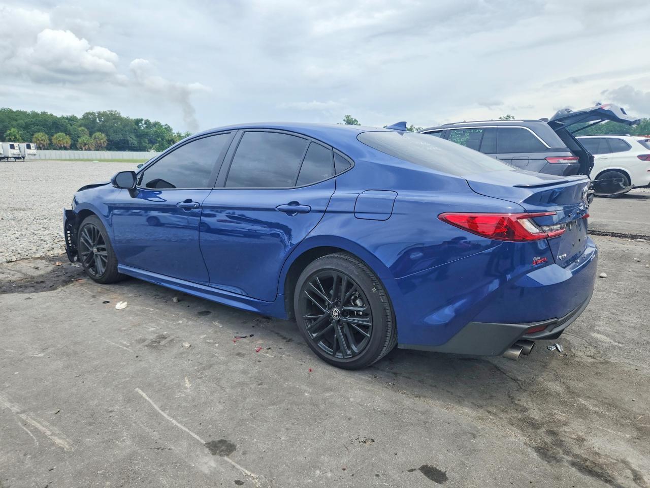 2026 TOYOTA CAMRY SE — снимка 2