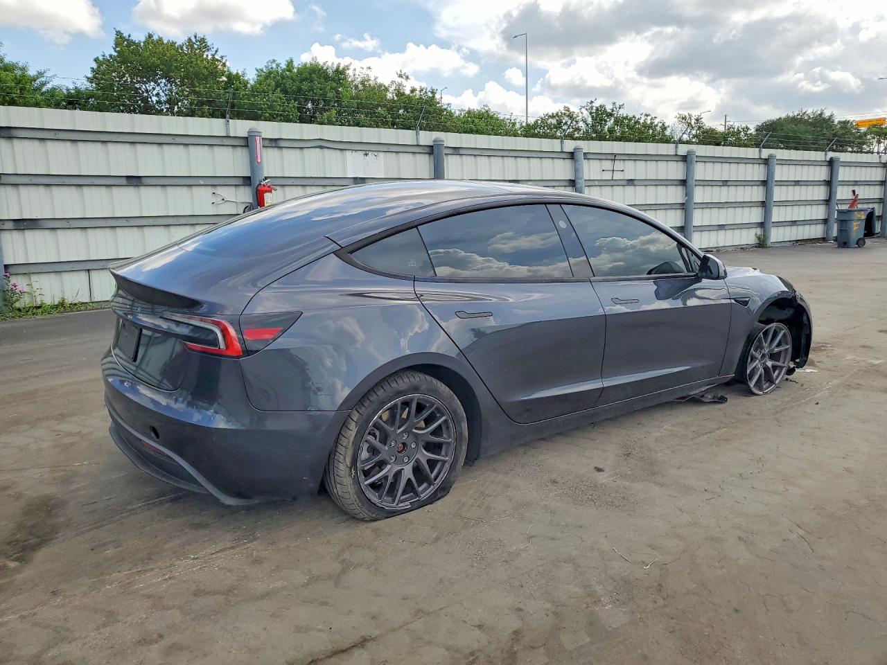 2025 TESLA MODEL 3 — снимка 3