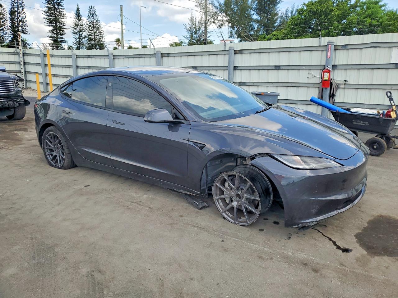 2025 TESLA MODEL 3 — снимка 4
