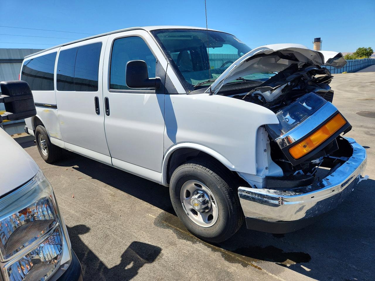 2026 CHEVROLET EXPRESS G3500 LT — снимка 4