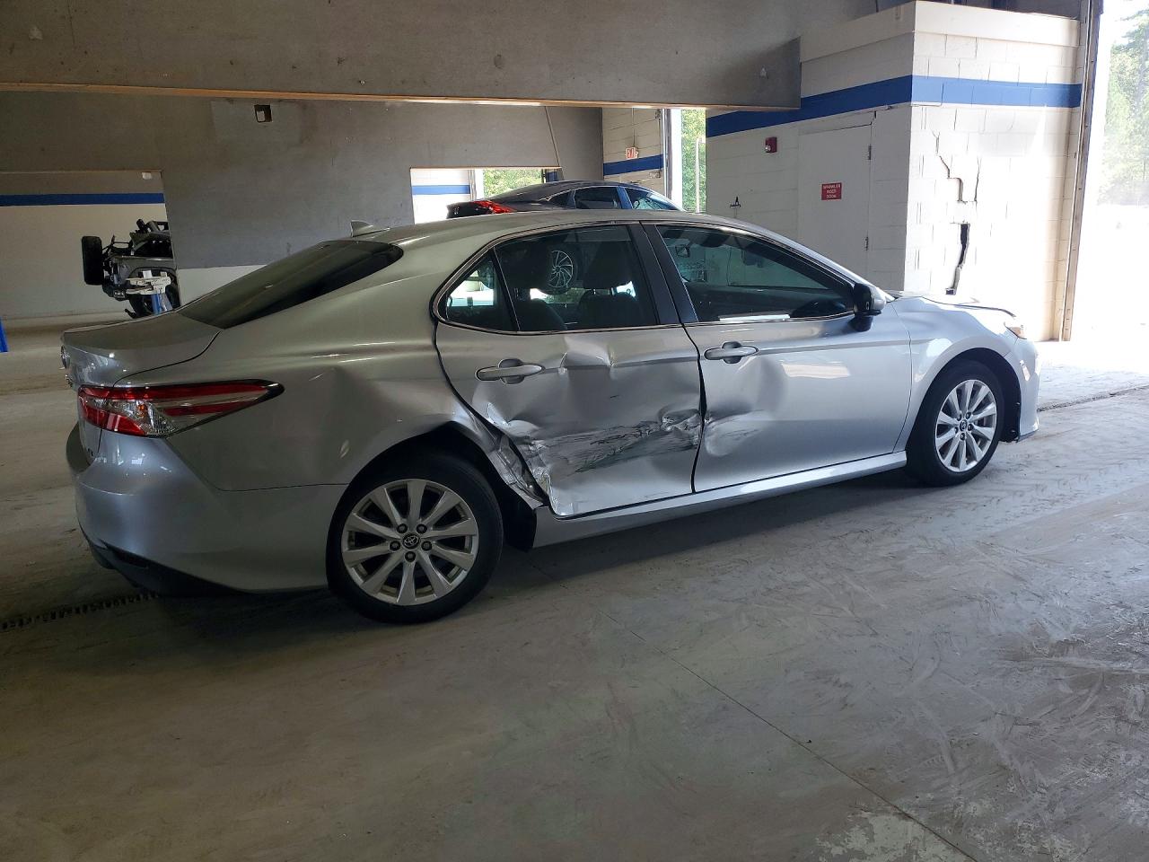 2019 TOYOTA CAMRY LE — снимка 3