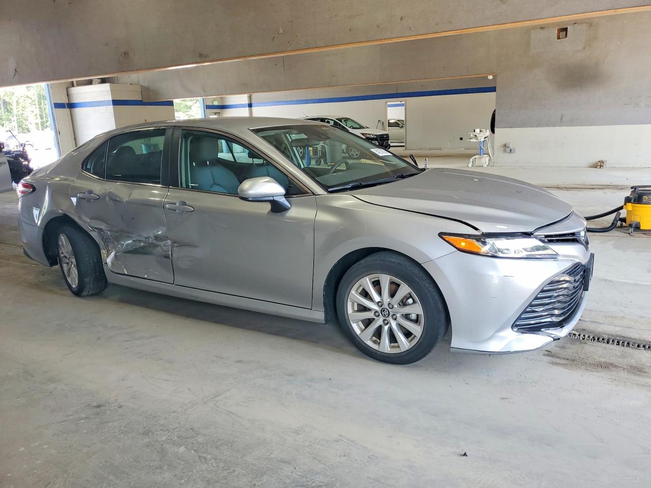 2019 TOYOTA CAMRY LE — снимка 4