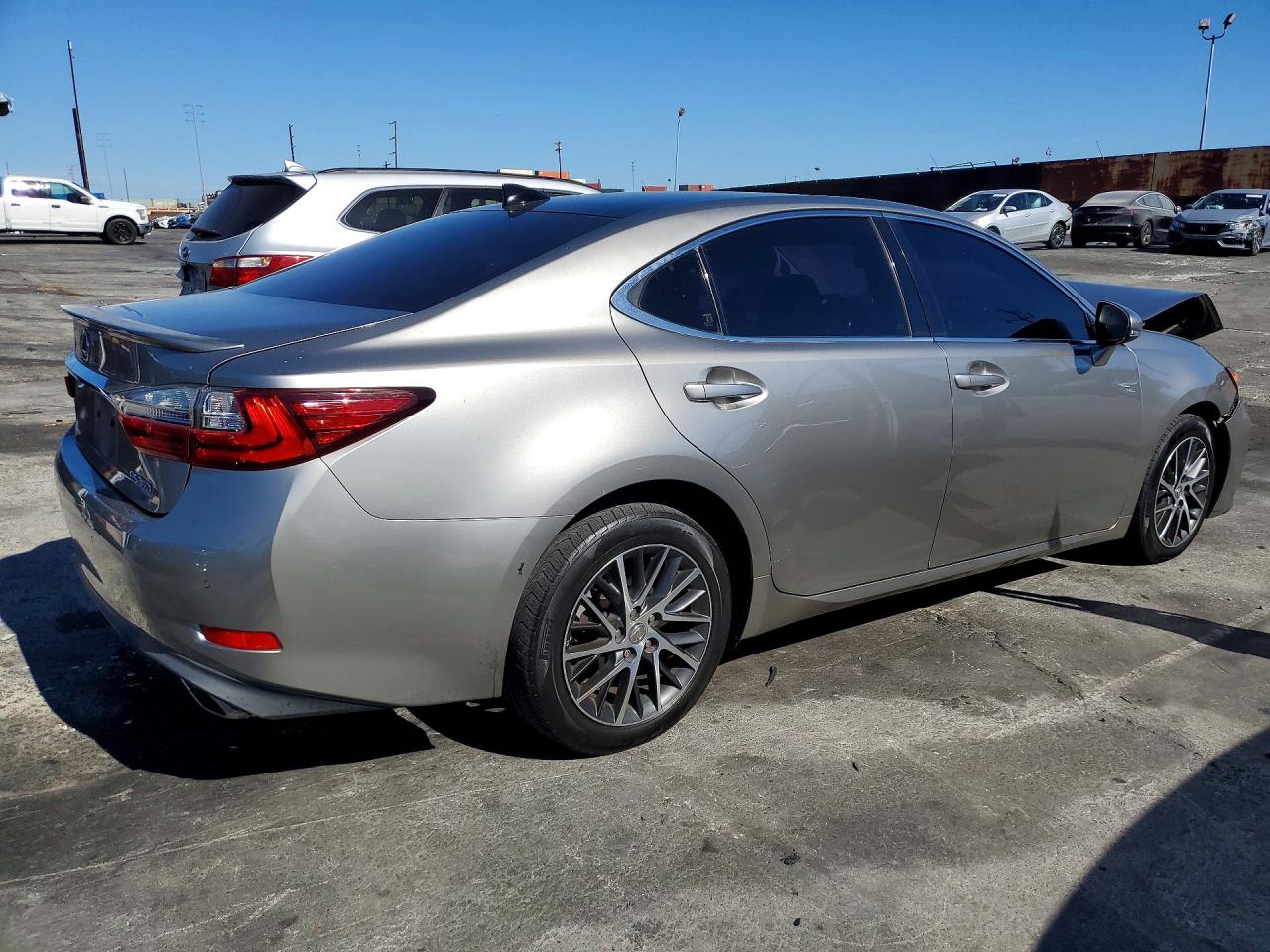 2016 LEXUS ES 350 — снимка 3