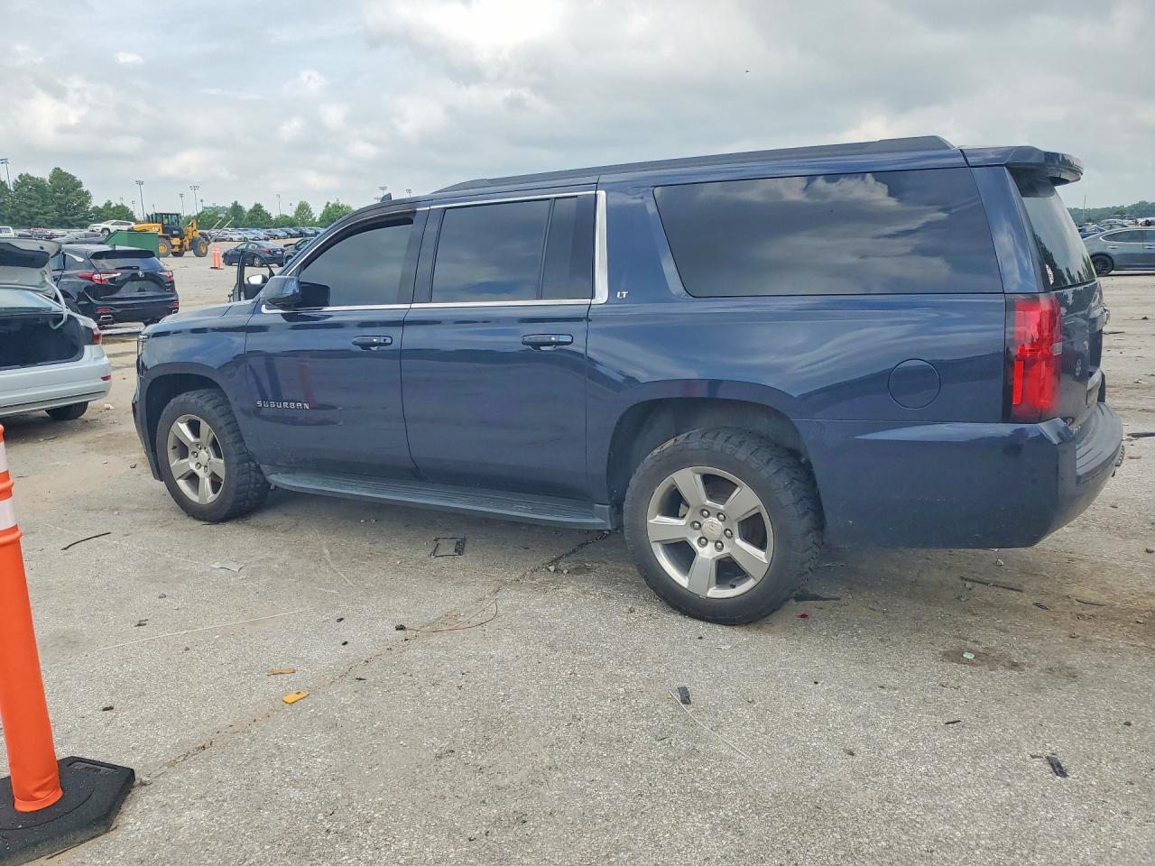 2020 CHEVROLET SUBURBAN K1500 LT — снимка 2