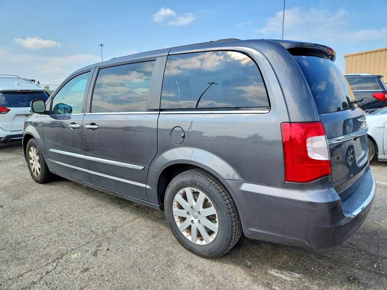 2016 CHRYSLER TOWN & COUNTRY TOURING — снимка 2
