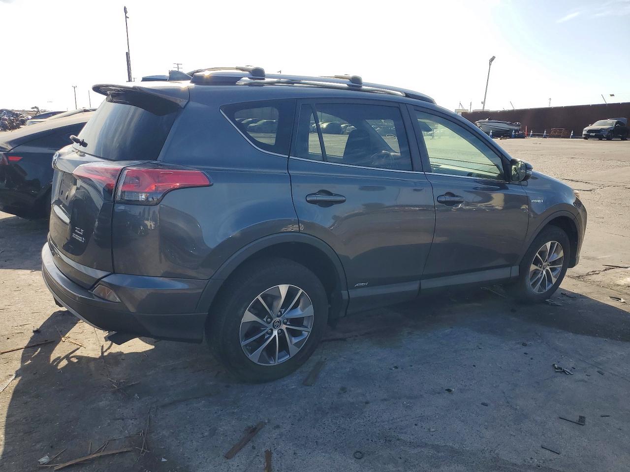 2017 TOYOTA RAV4 HYBRID XLE — снимка 3