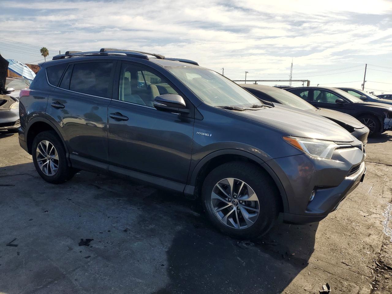 2017 TOYOTA RAV4 HYBRID XLE — снимка 4