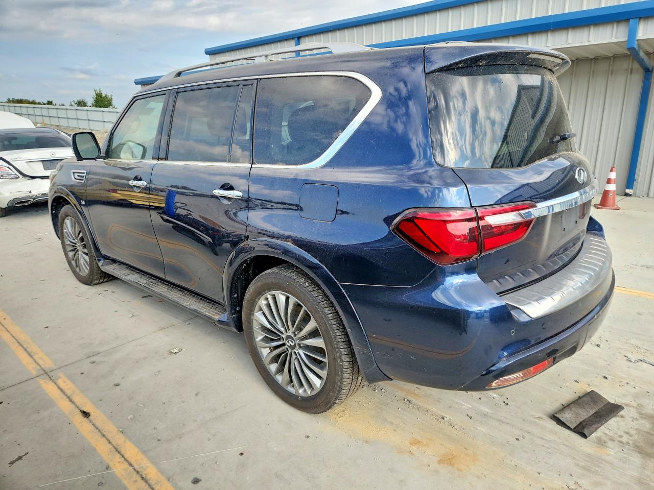 2019 INFINITI QX80 LUXE — снимка 2