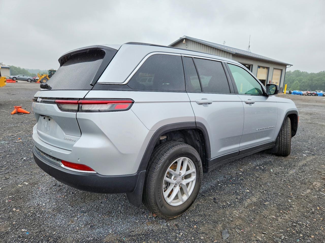 2025 JEEP GRAND CHEROKEE LAREDO — снимка 3