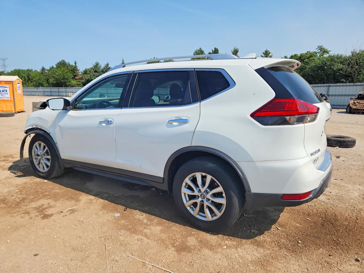 2017 NISSAN ROGUE SV — снимка 2