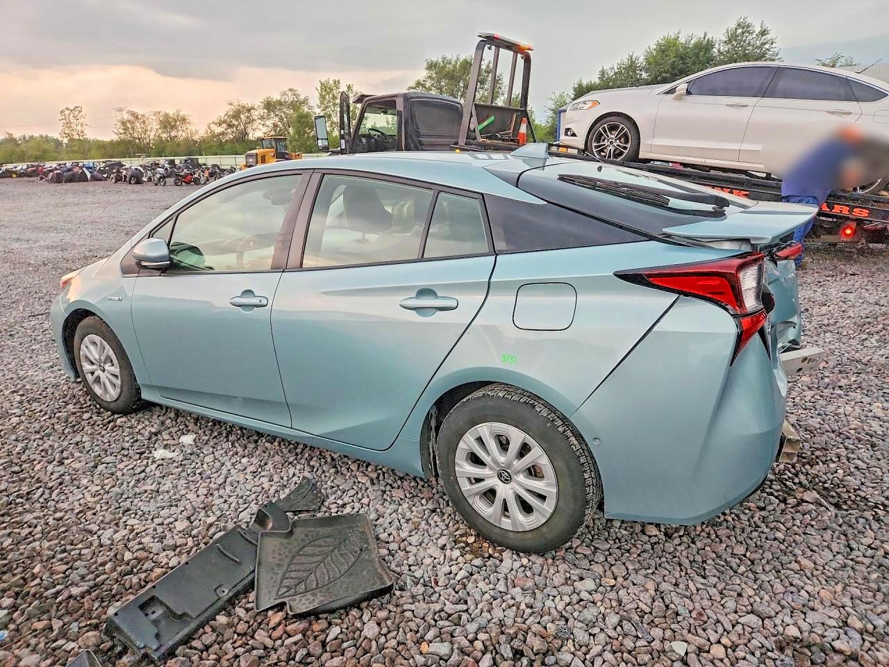 2021 TOYOTA PRIUS LE — снимка 2