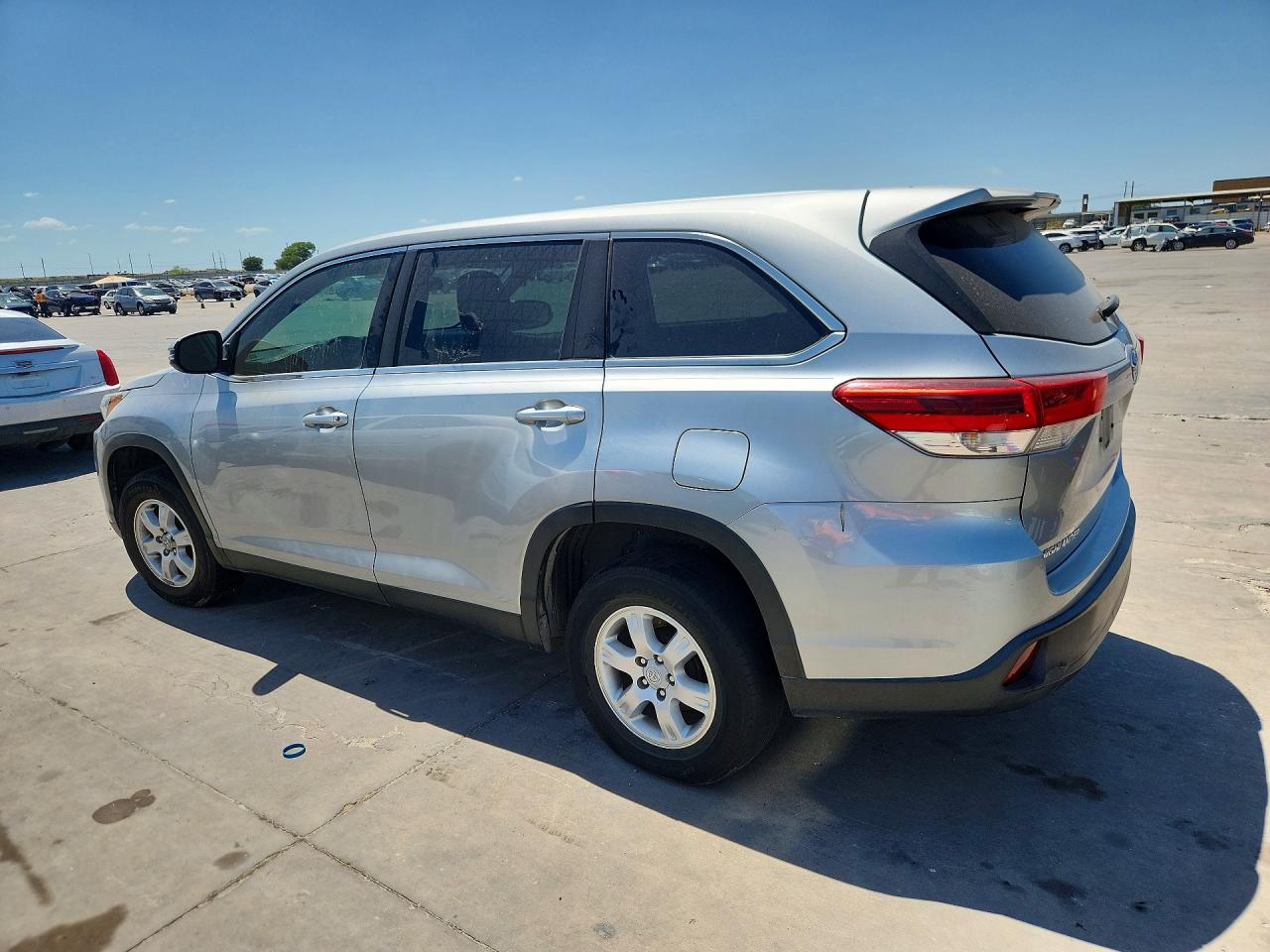 2019 TOYOTA HIGHLANDER LE — снимка 2