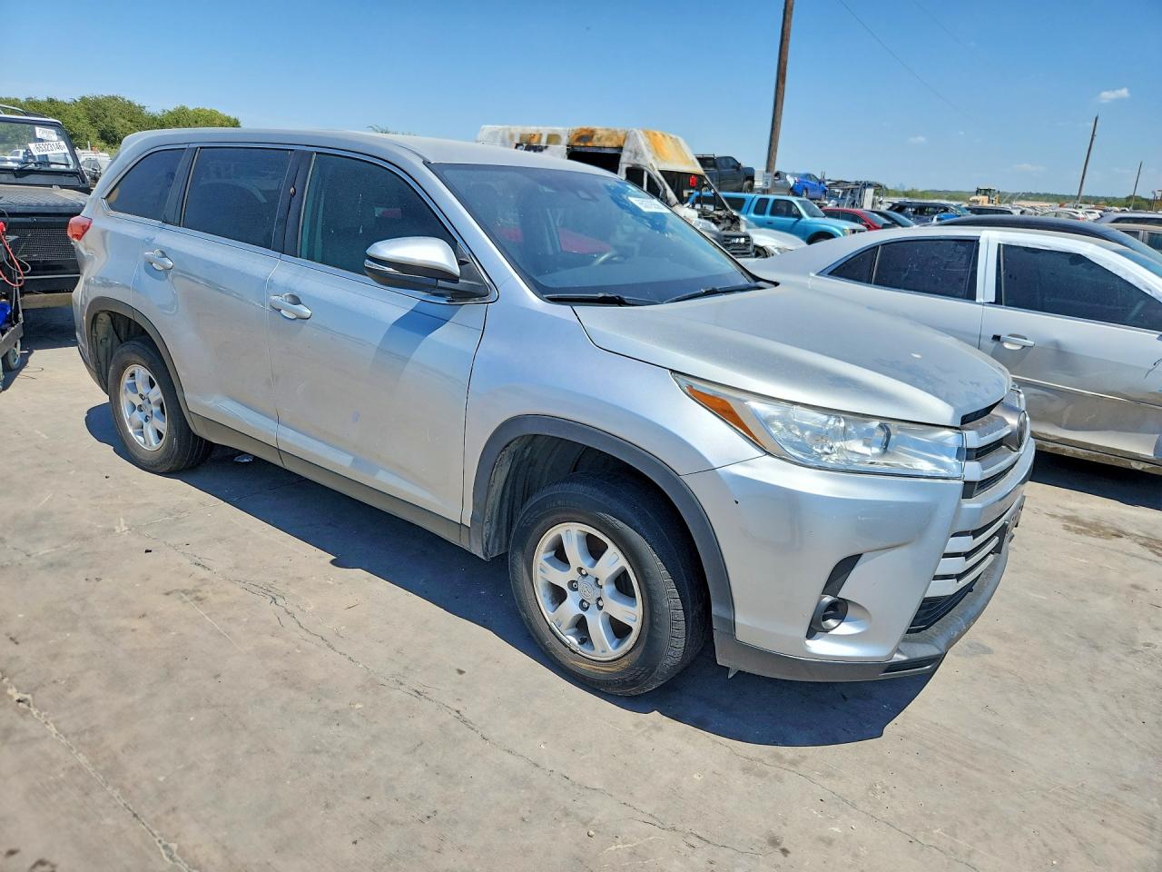 2019 TOYOTA HIGHLANDER LE — снимка 4