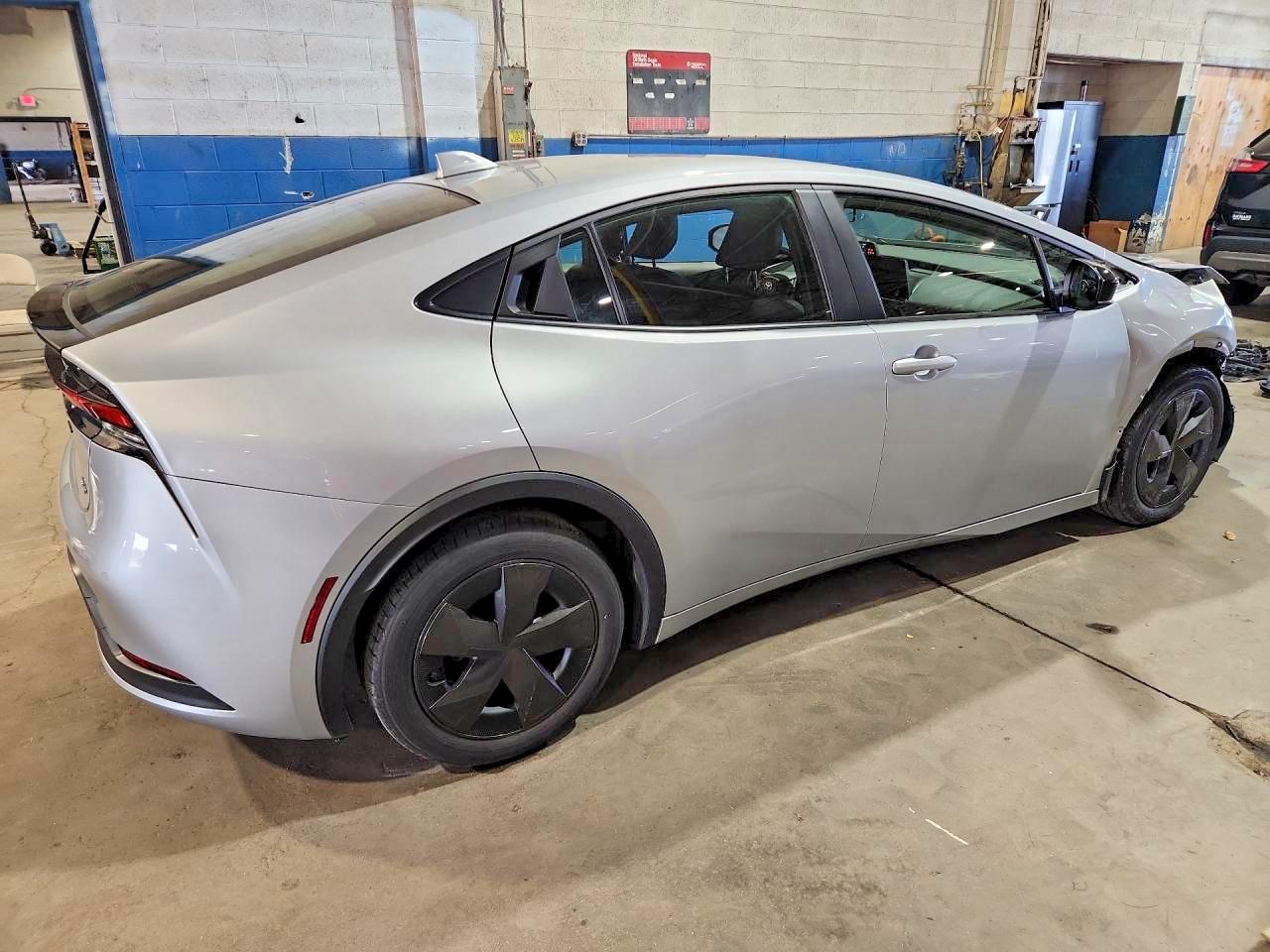 2025 TOYOTA PRIUS LE — снимка 2