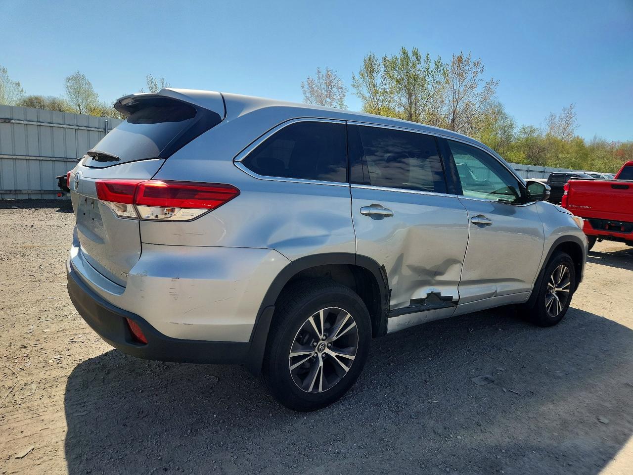 2017 TOYOTA HIGHLANDER LE — снимка 3