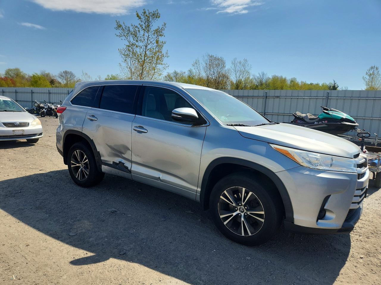 2017 TOYOTA HIGHLANDER LE — снимка 4