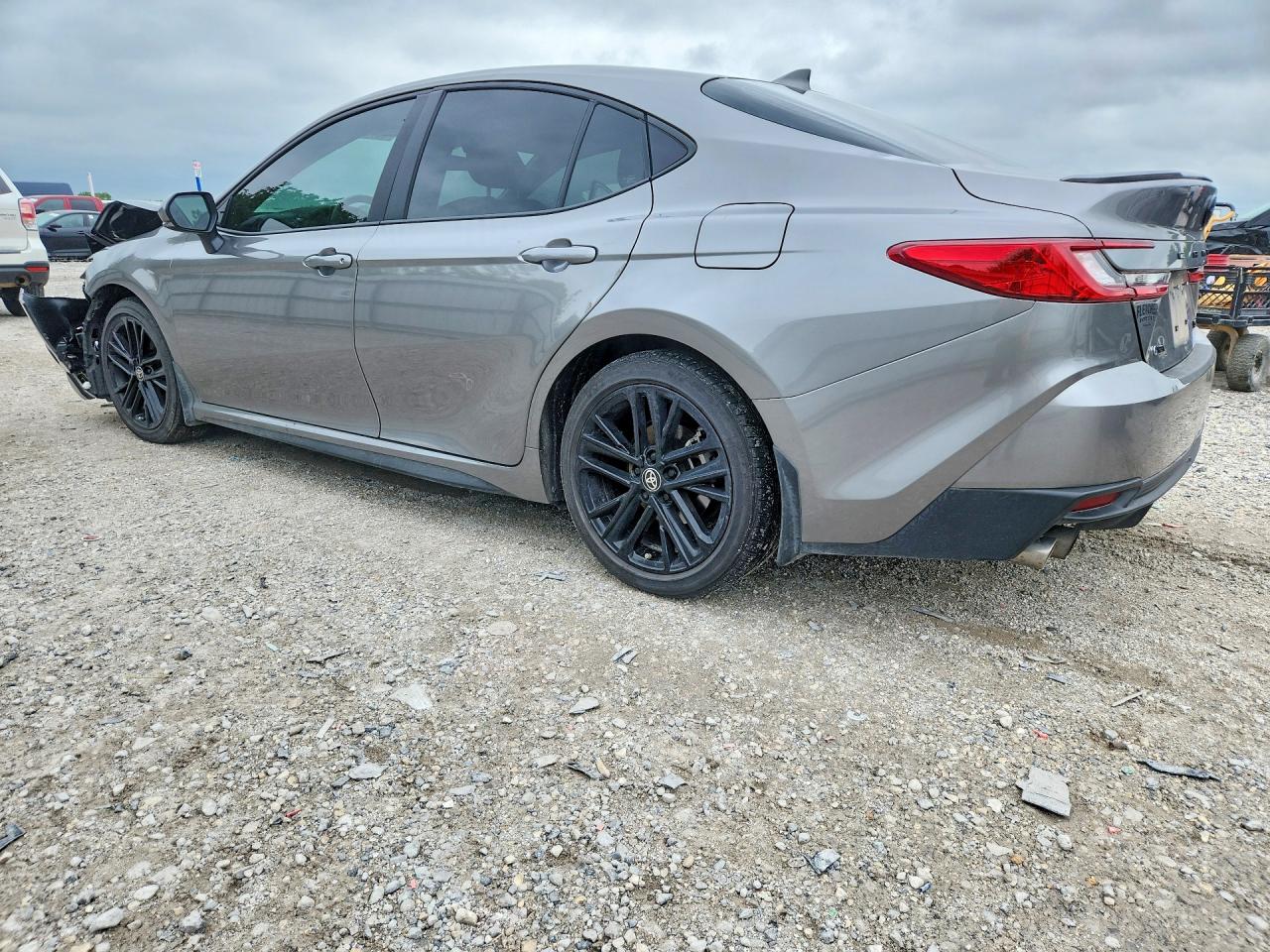 2025 TOYOTA CAMRY SE — снимка 2