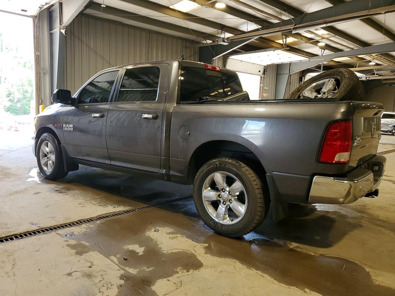 2016 RAM 1500 SLT — снимка 2