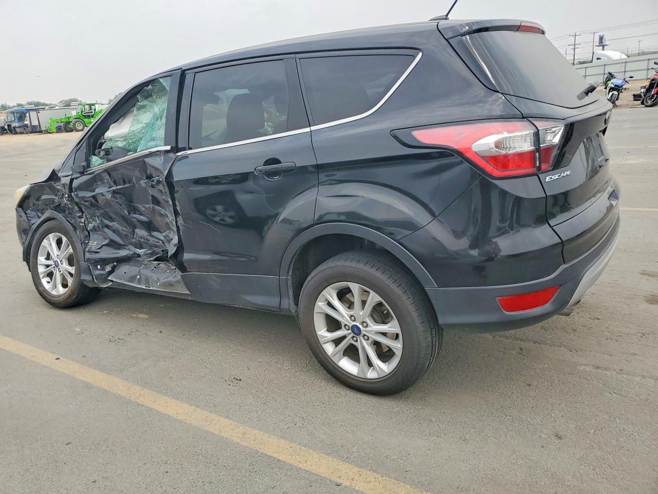 2017 FORD ESCAPE SE — снимка 2