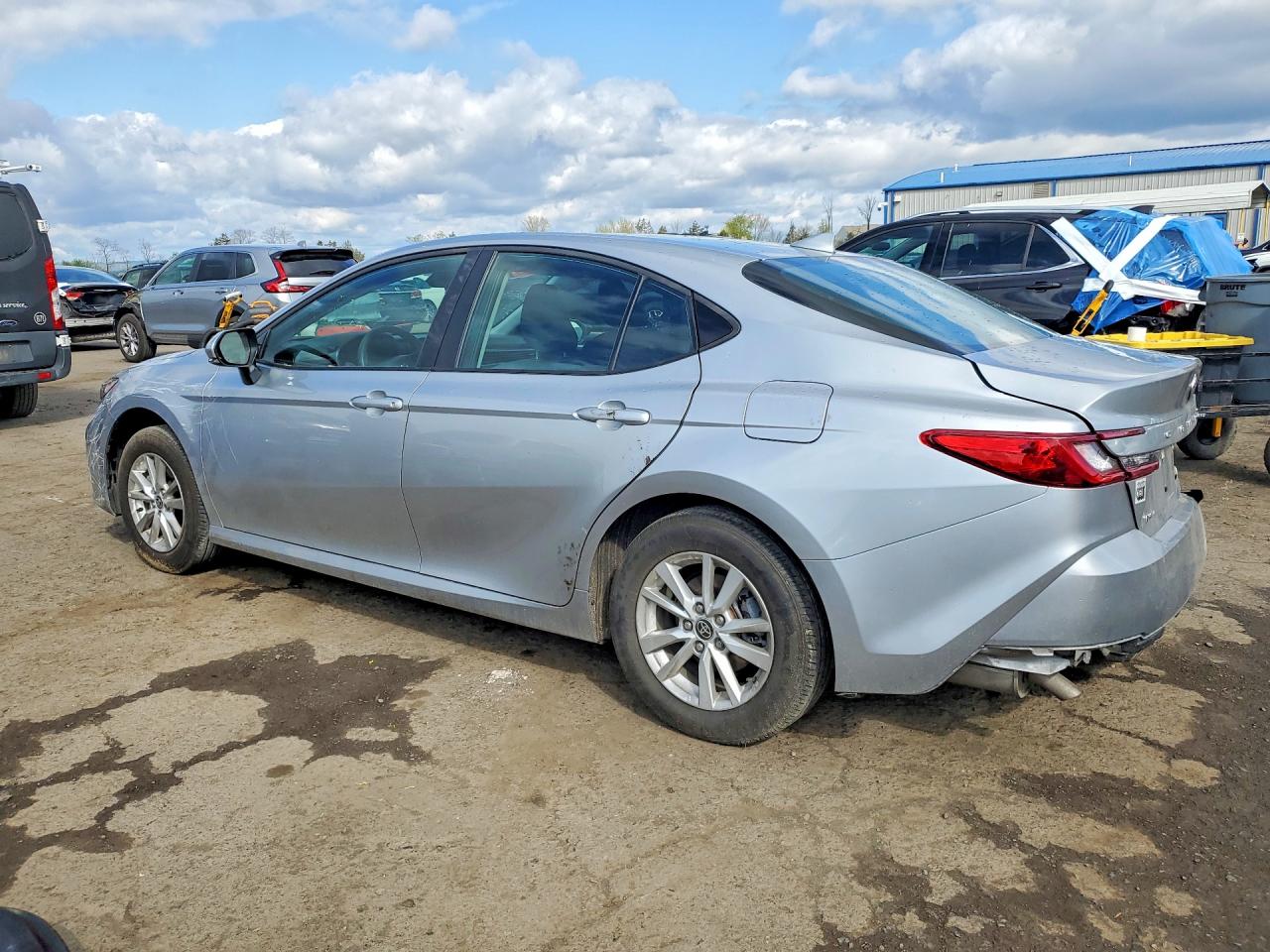 2025 TOYOTA CAMRY LE — снимка 2