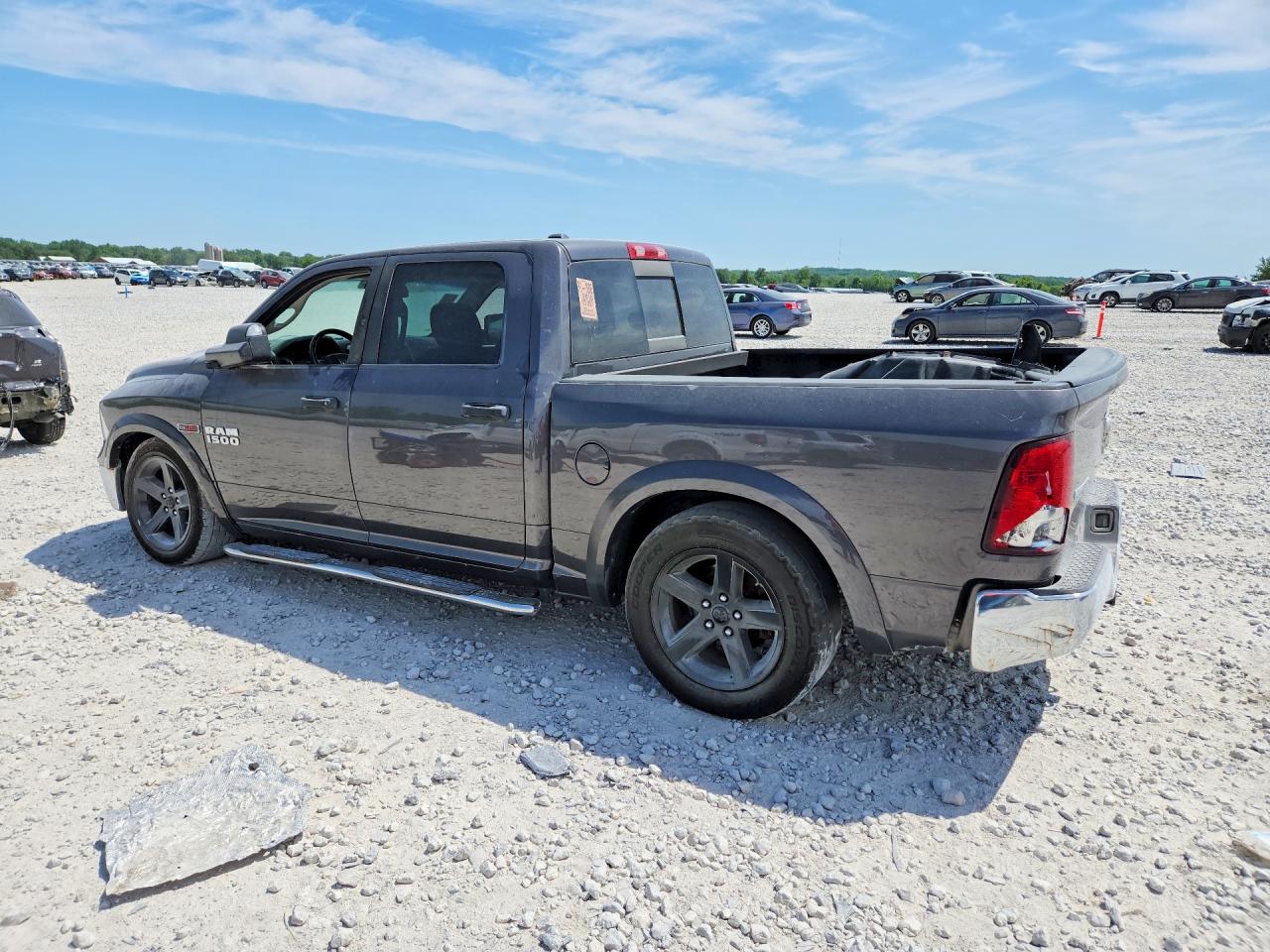 2015 RAM 1500 SLT — снимка 2