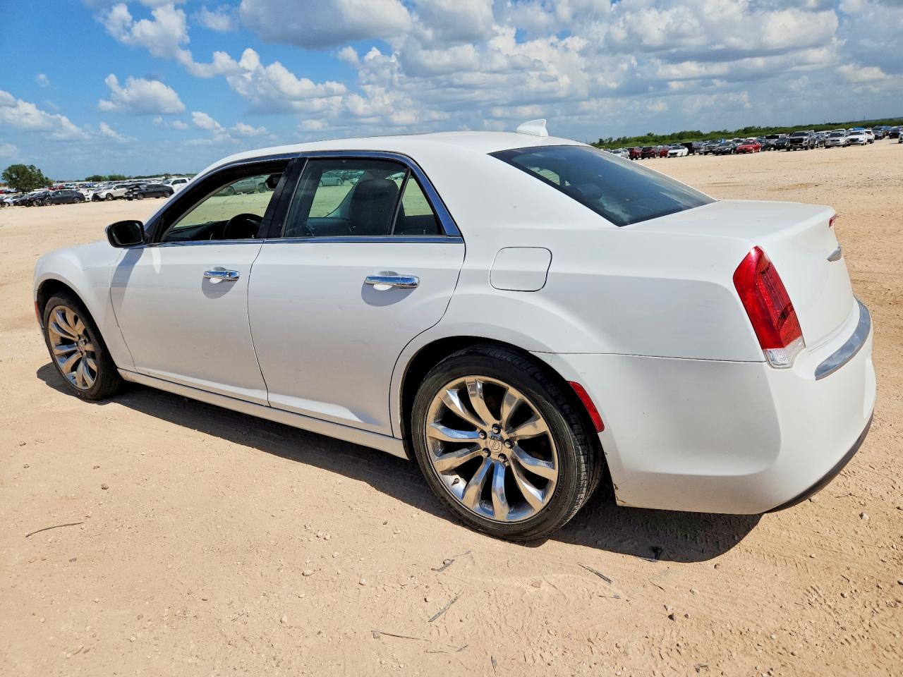 2019 CHRYSLER 300 LIMITED — снимка 2