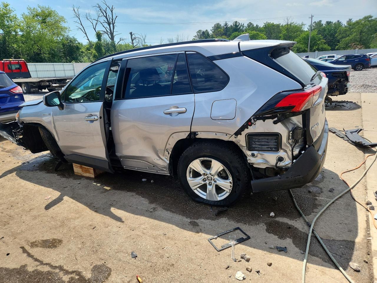 2021 TOYOTA RAV4 XLE — снимка 2