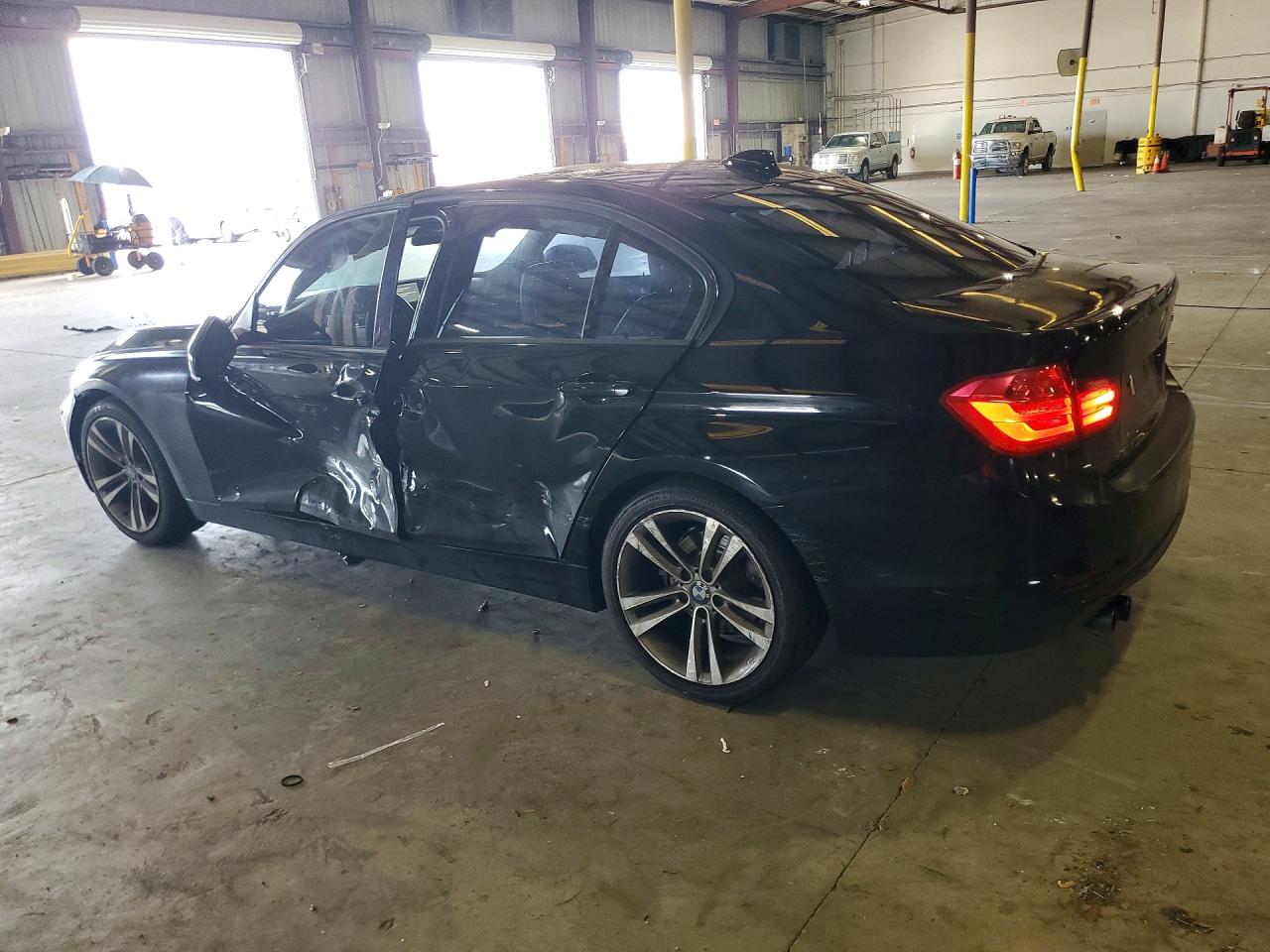 2014 BMW 328 I — снимка 2